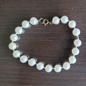 White pearly bracelet